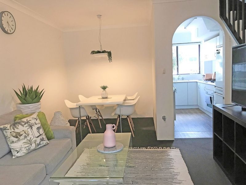 4/26 Pembroke Street, Sylvania Sold by Gavan Property - image 1