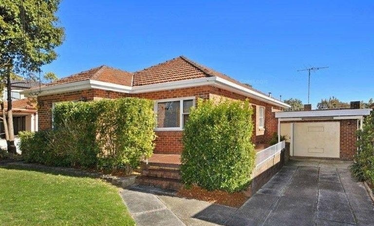 17 Gnarbo Avenue, Carss Park Leased by Gavan Property - image 1
