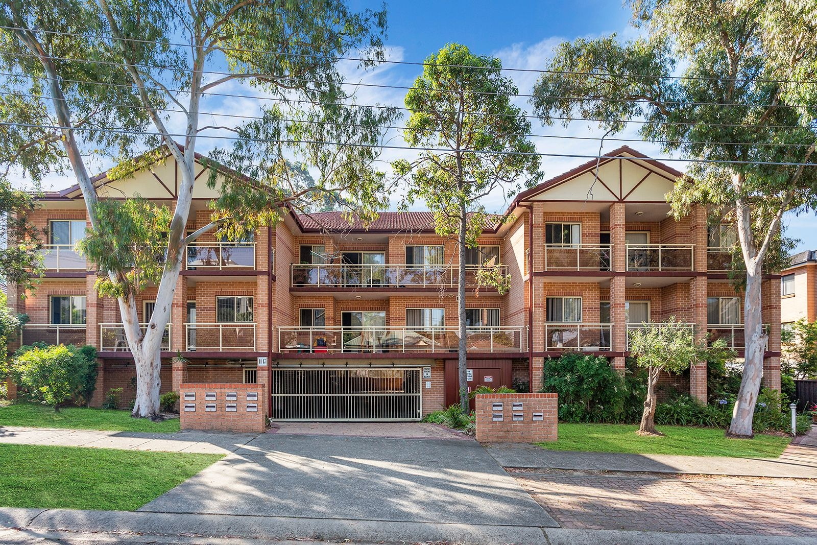 9/11-17 Bembridge Street, Carlton Sold by Gavan Property - image 1