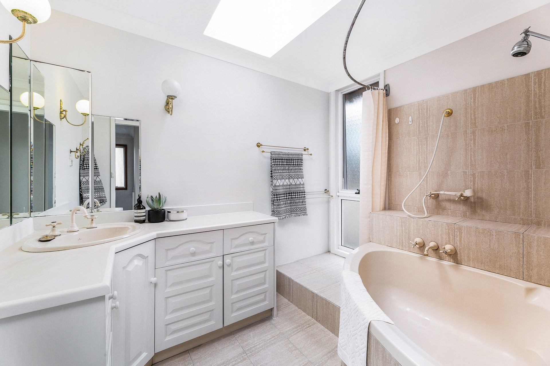 7 Vialoux Avenue, Paddington Sold by Gavan Property - image 1