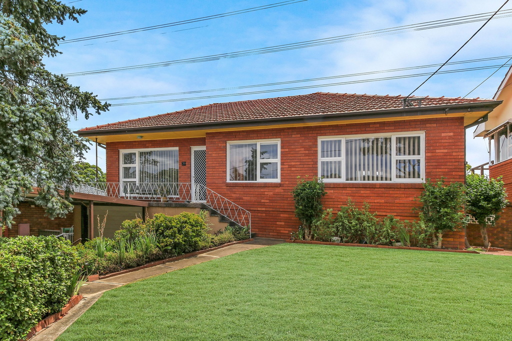39 Whitegates Avenue, Peakhurst Heights Sold by Gavan Property