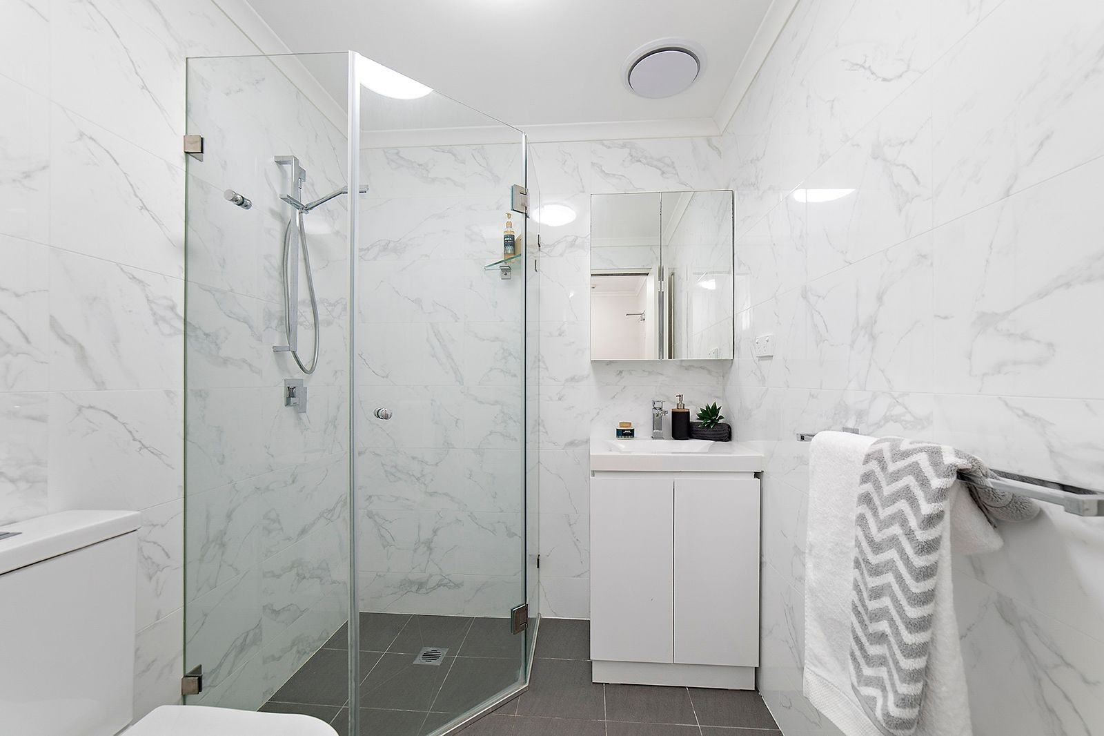 16/38-40 Lawrence Street, Peakhurst Sold by Gavan Property - image 1