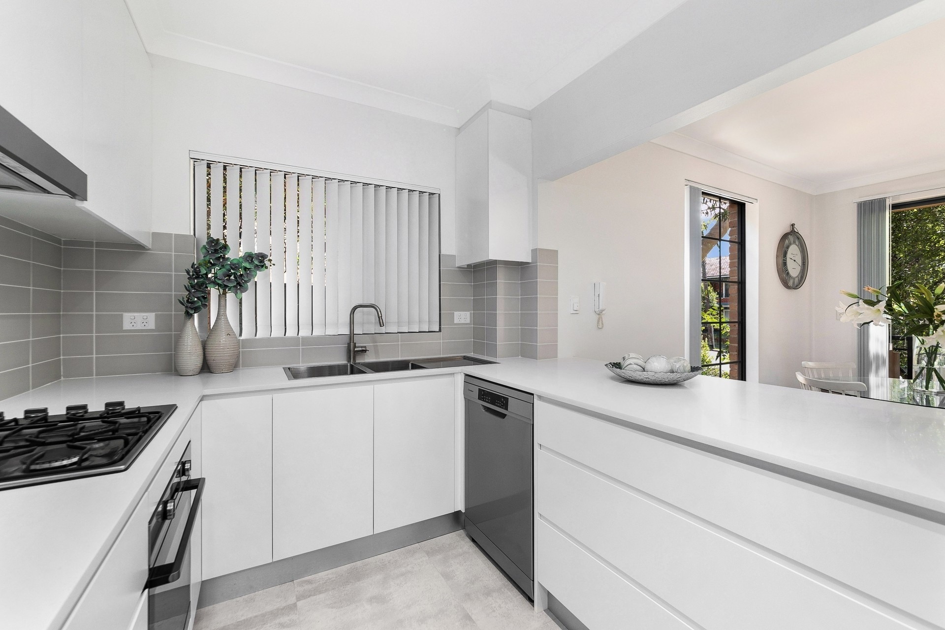 2/11 Andover Street, Carlton Leased by Gavan Property - image 1