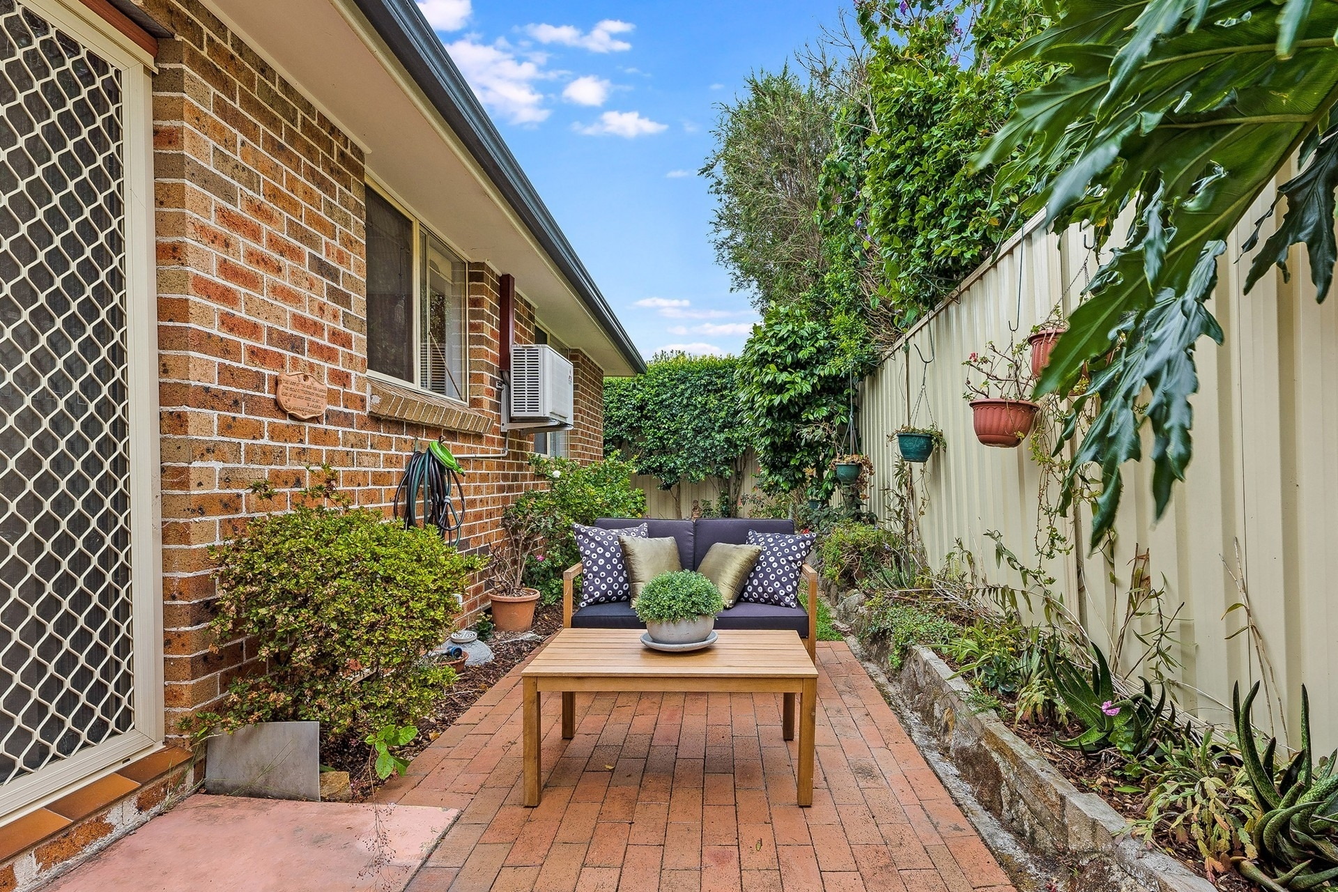 8/27 Greenacre Rd, South Hurstville Sold by Gavan Property - image 1