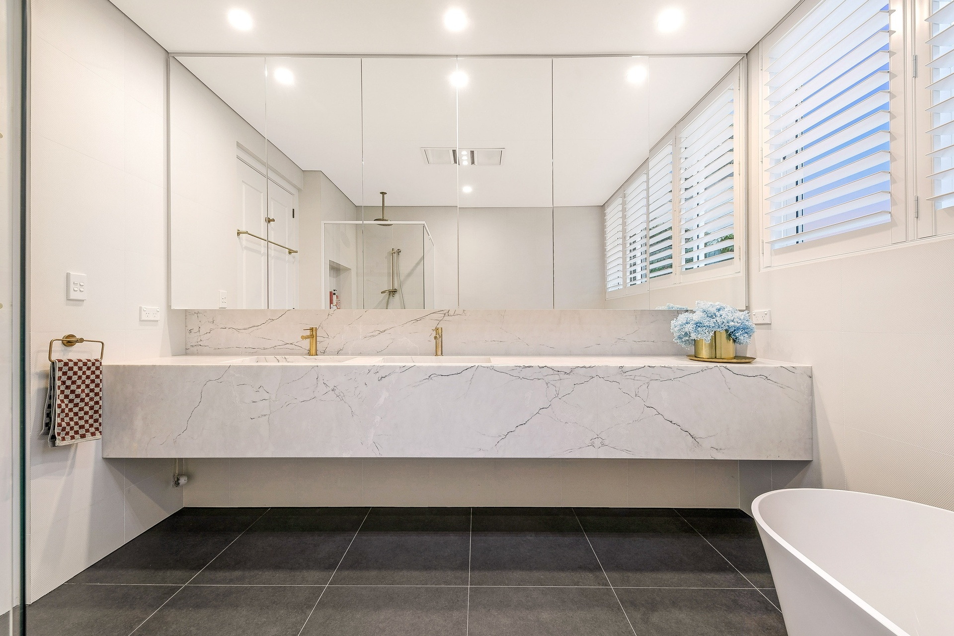 64 Lansdowne Parade, Oatley Sold by Gavan Property - image 1