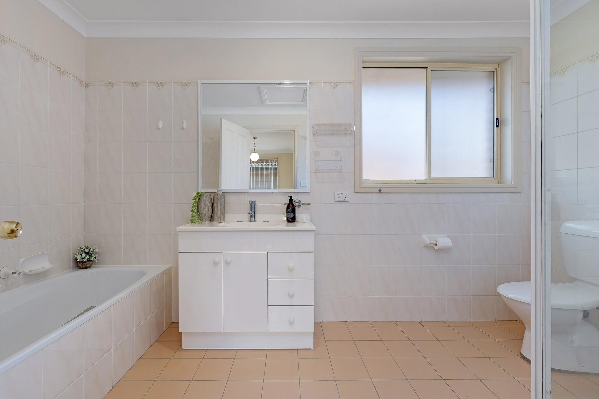 4/32 Greenacre Road, South Hurstville Sold by Gavan Property - image 1