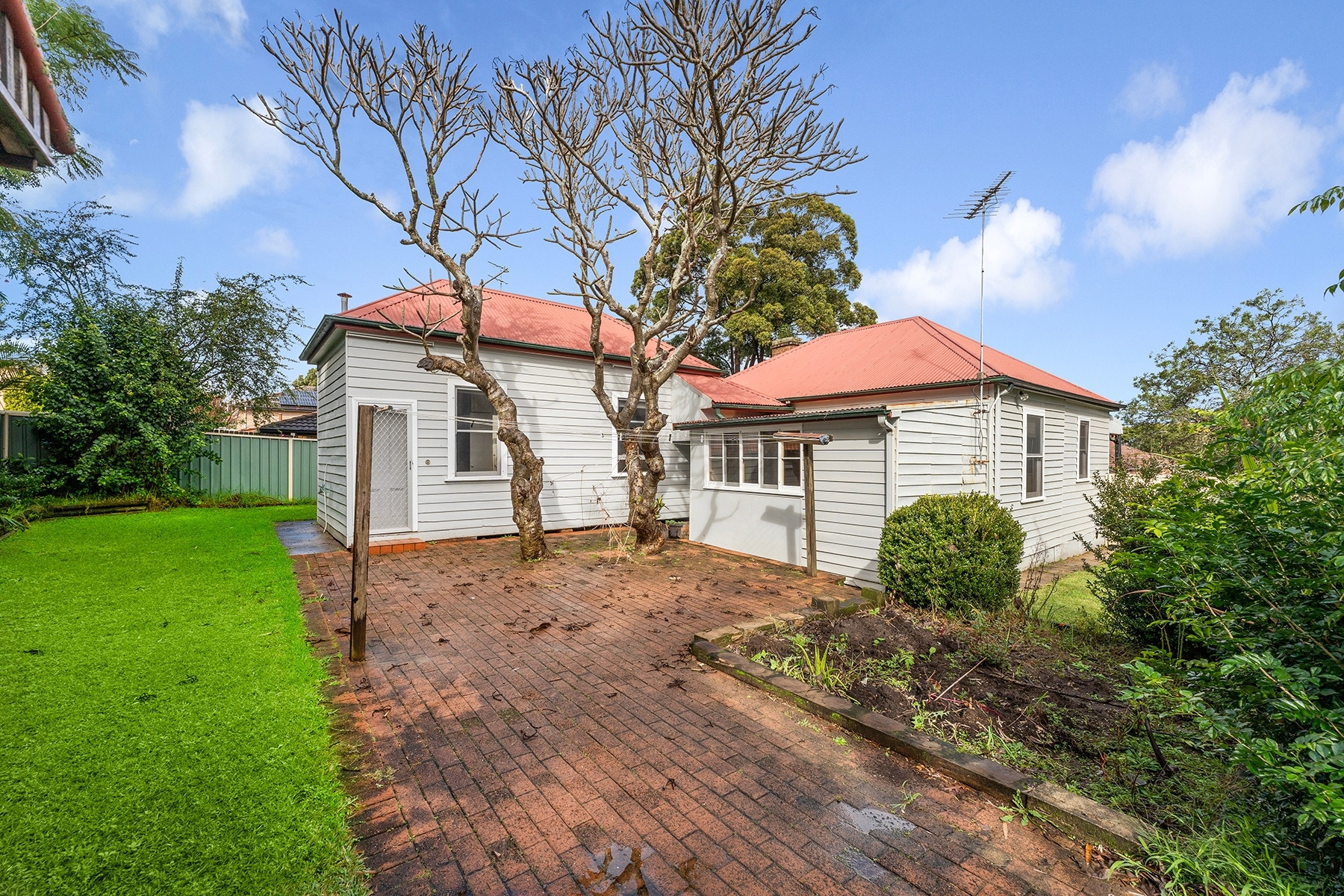 70 Villiers Avenue, Mortdale Sold by Gavan Property - image 1