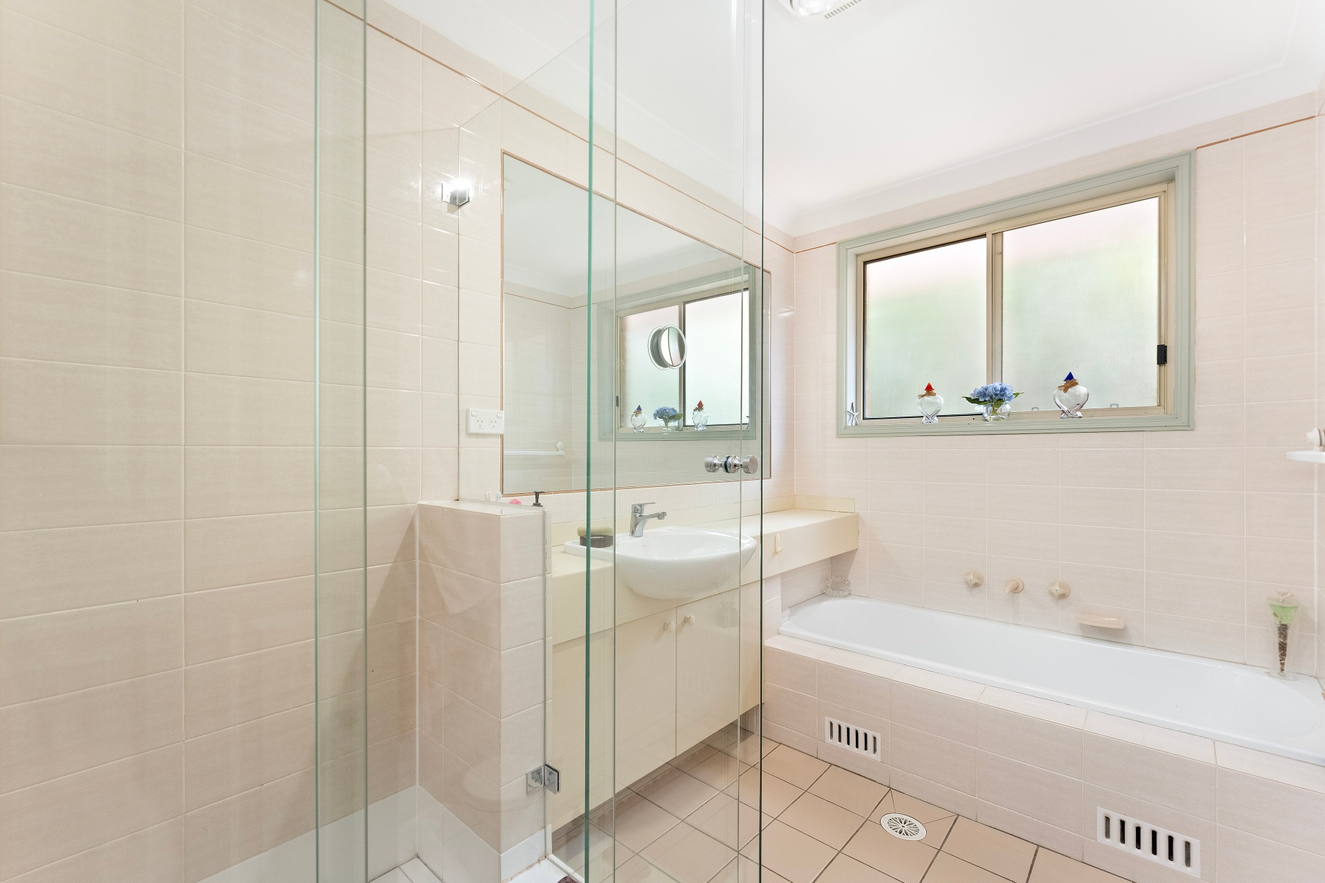 1/114 George Street, South Hurstville Sold by Gavan Property - image 1