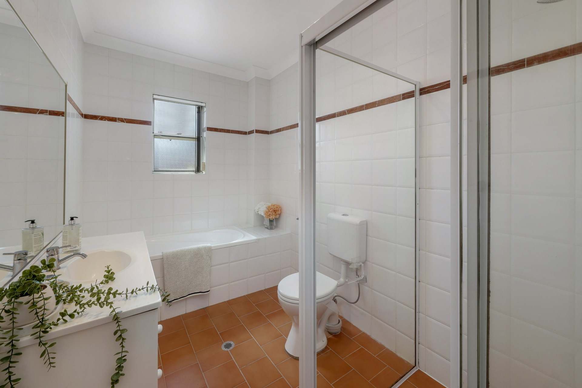 6/5 Romani Avenue, Hurstville Sold by Gavan Property - image 1