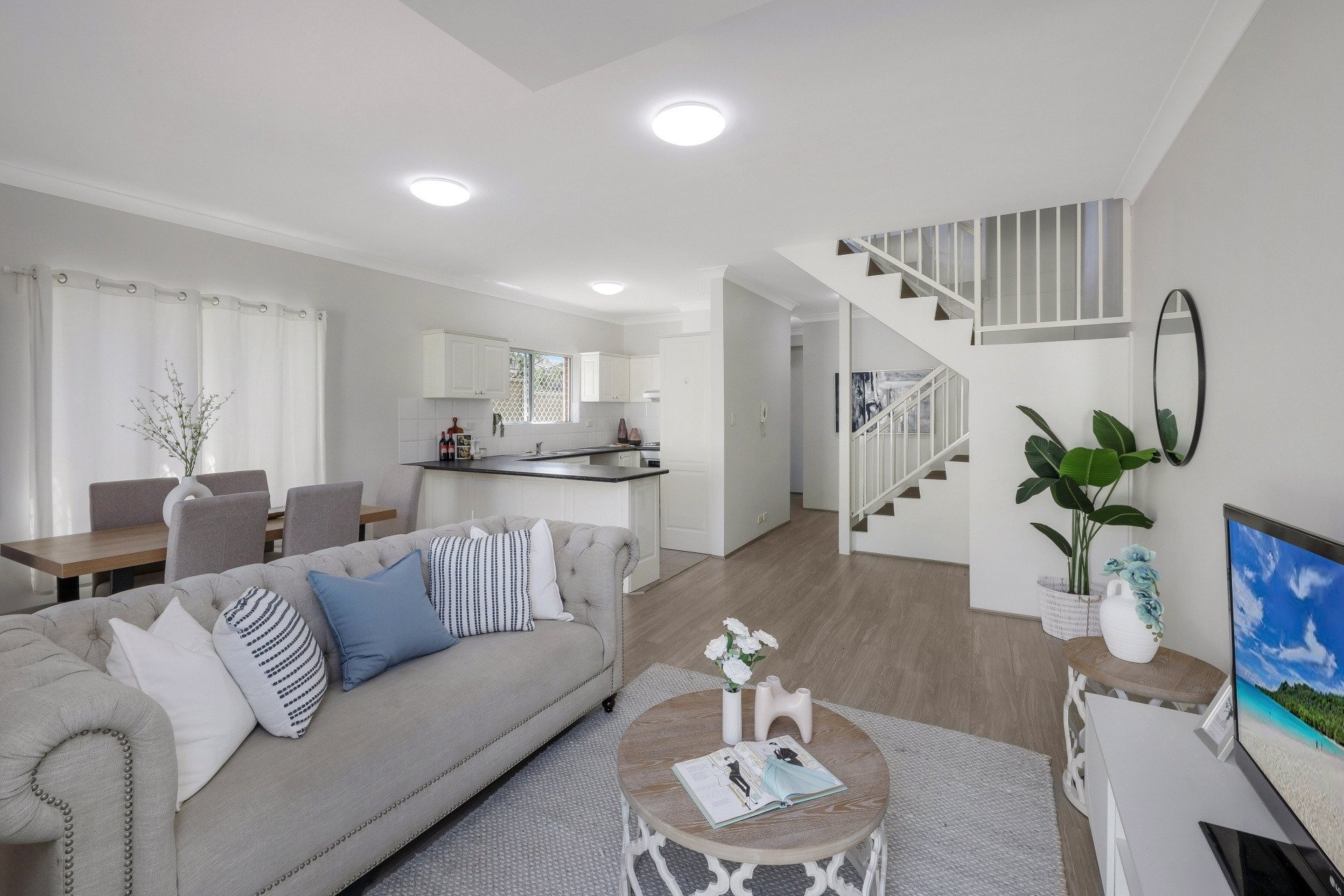 6/5 Romani Avenue, Hurstville Sold by Gavan Property - image 1