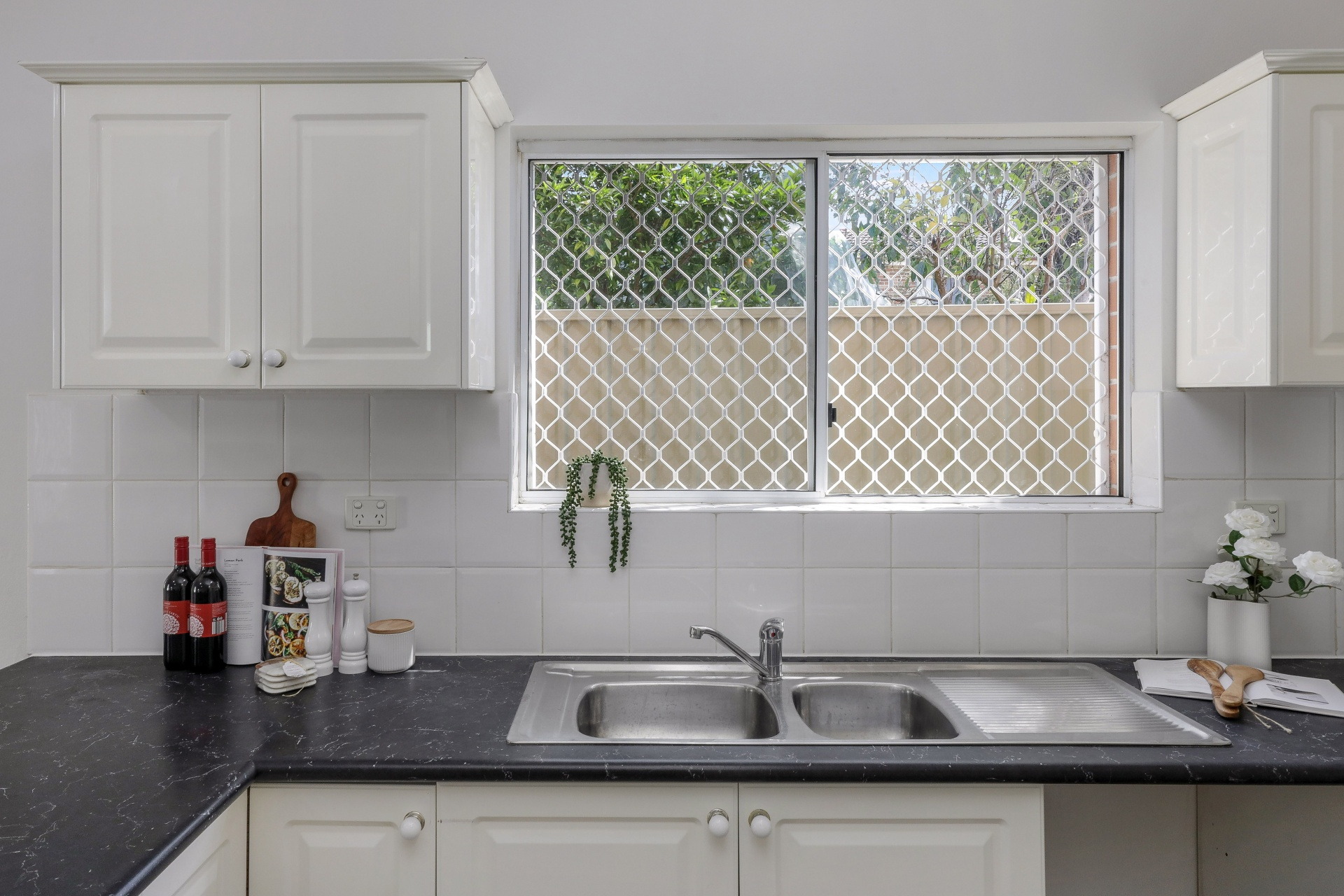 6/5 Romani Avenue, Hurstville Sold by Gavan Property - image 1