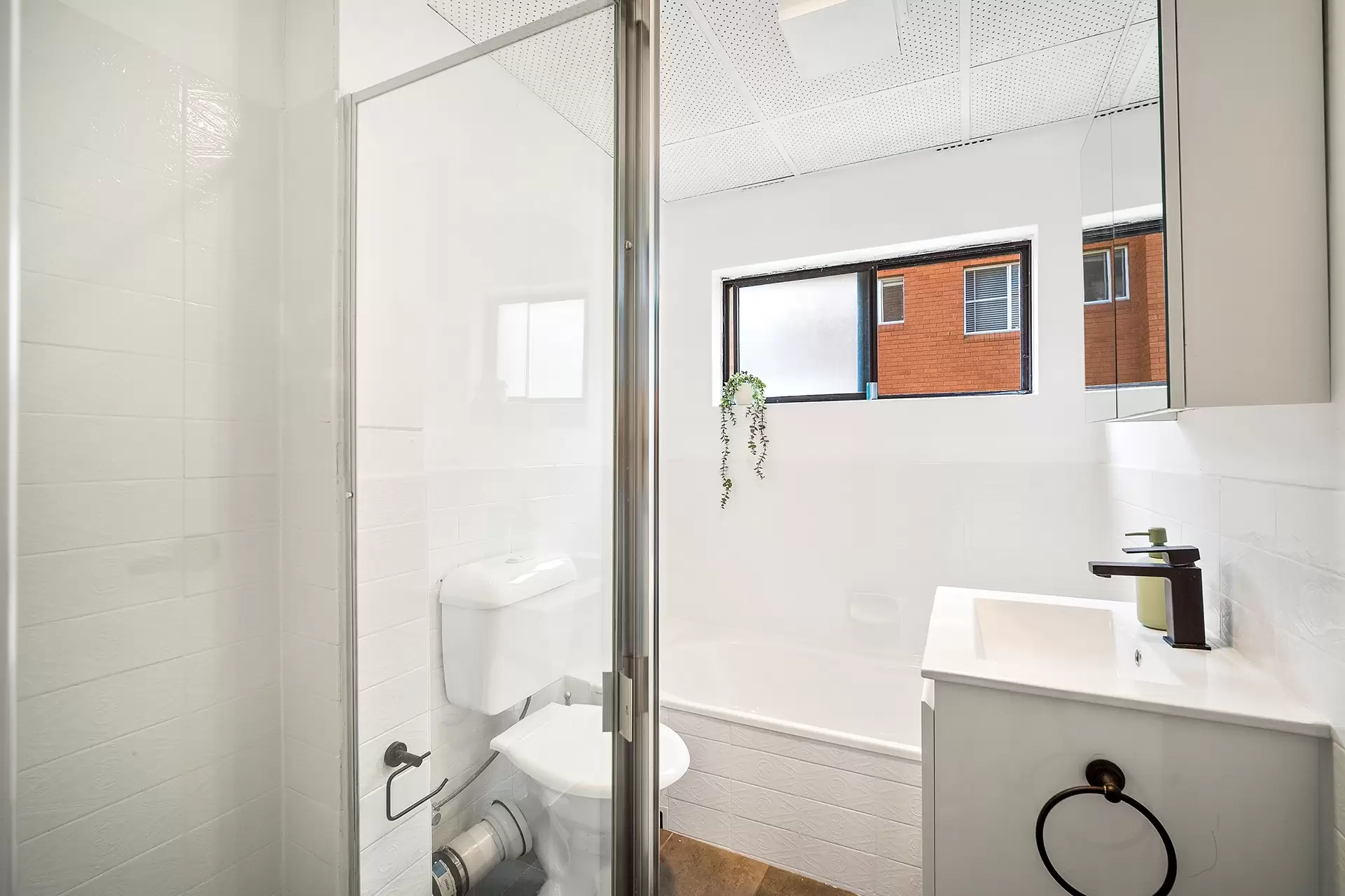 2/15 Oxford Street, Mortdale Sold by Gavan Property - image 1