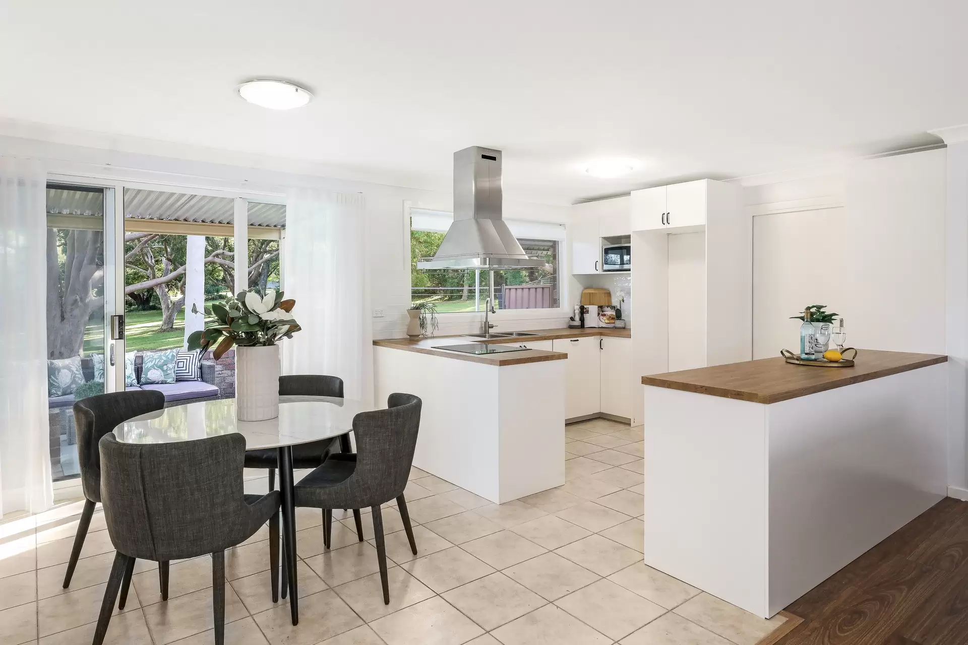4/883 King Georges Road, South Hurstville Sold by Gavan Property - image 1