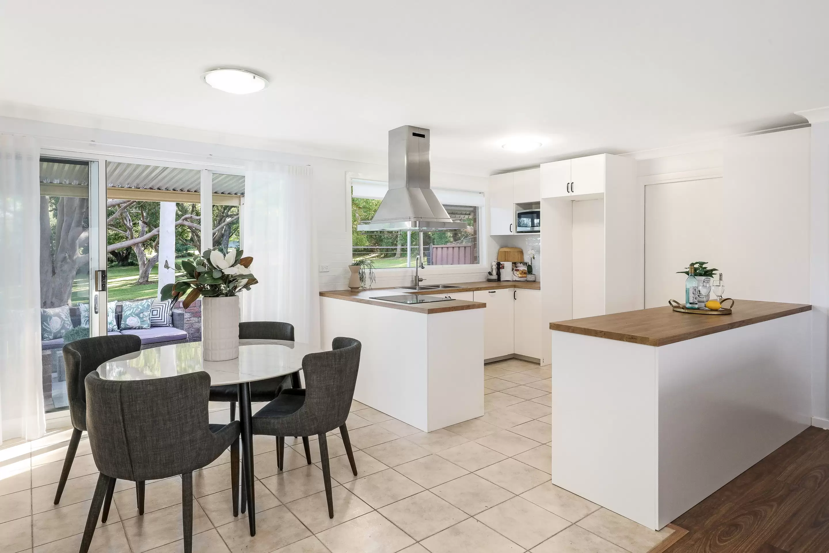 4/883 King Georges Road, South Hurstville Sold by Gavan Property - image 1