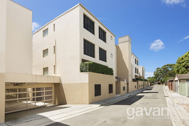 8/2 Carwar Lane, Carss Park Sold by Gavan Property - image 1